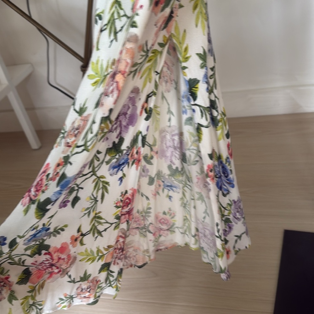 Alice and Olivia
Harmony Floral Maxi Slip Dress size 2 - Picture 6 of 9